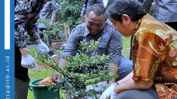 Kegiatan ITB Menanam dan Peresmian Rumah Pembibitan Tanaman