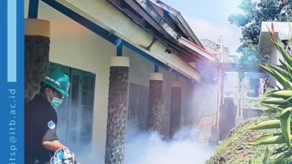 Melakukan Fogging di Asrama Guna Mencegah Penyakit DBD